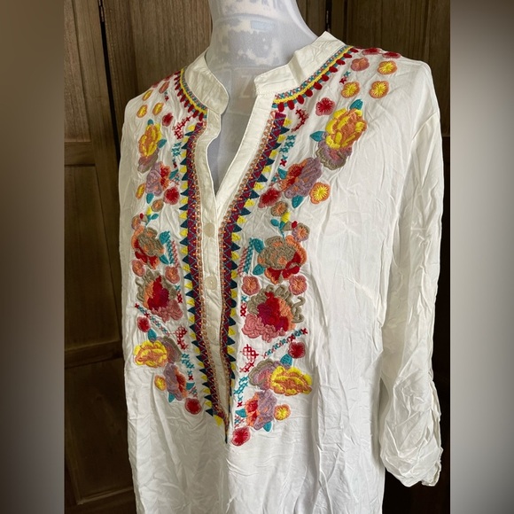 NWT Solitaire 2X Floral Embroidered Tunic. - Picture 1 of 6